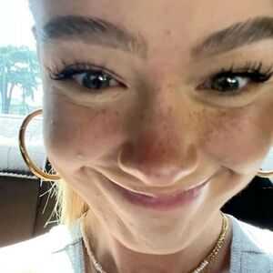 Meet your Posher, Estelle